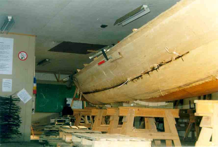 Sewing of Gunwaleplank, Backboardside, 1998-08-13.