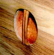 An example of a handle mounted in grooves.